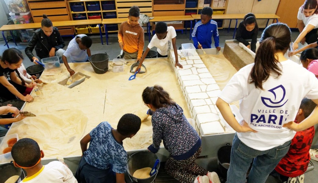 Académie de l'archéologie - Atelier simulateur de fouilles pour les scolaires
