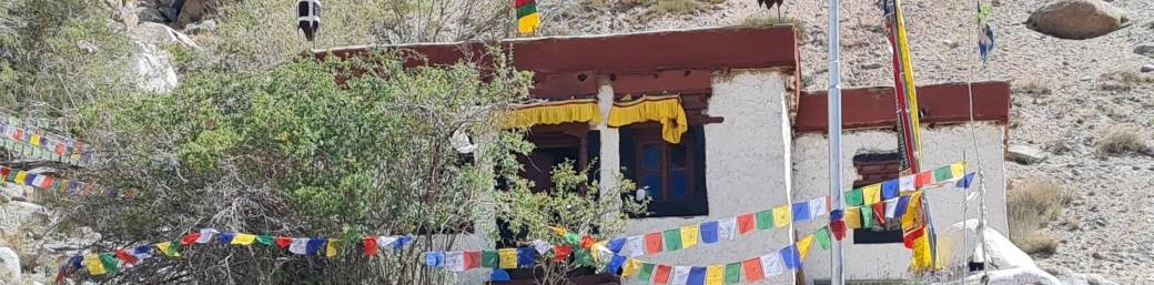 Aménagement du site de Padmasambhava dans le village natal de Rinpoché