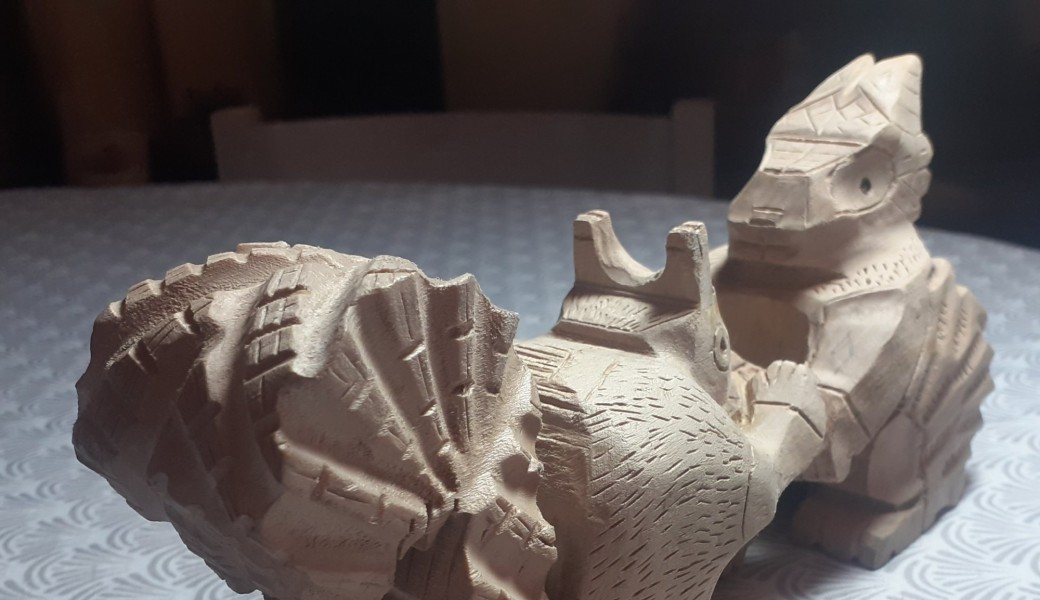 Apprendre à sculpter au couteau sur une branche d'arbre