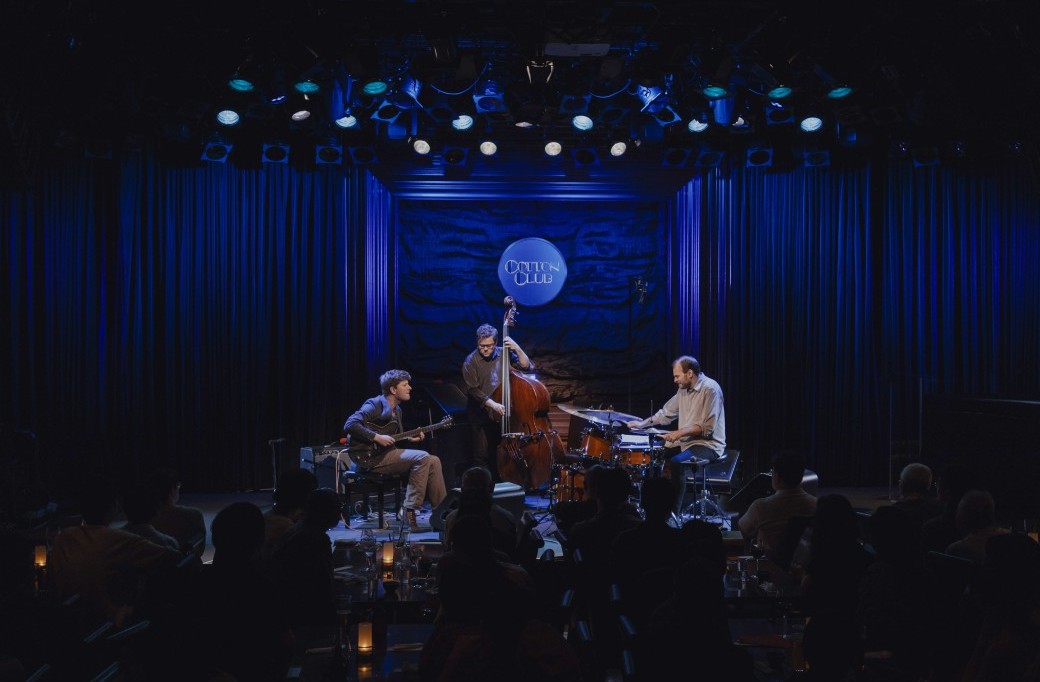 Ari Hoenig Trio 