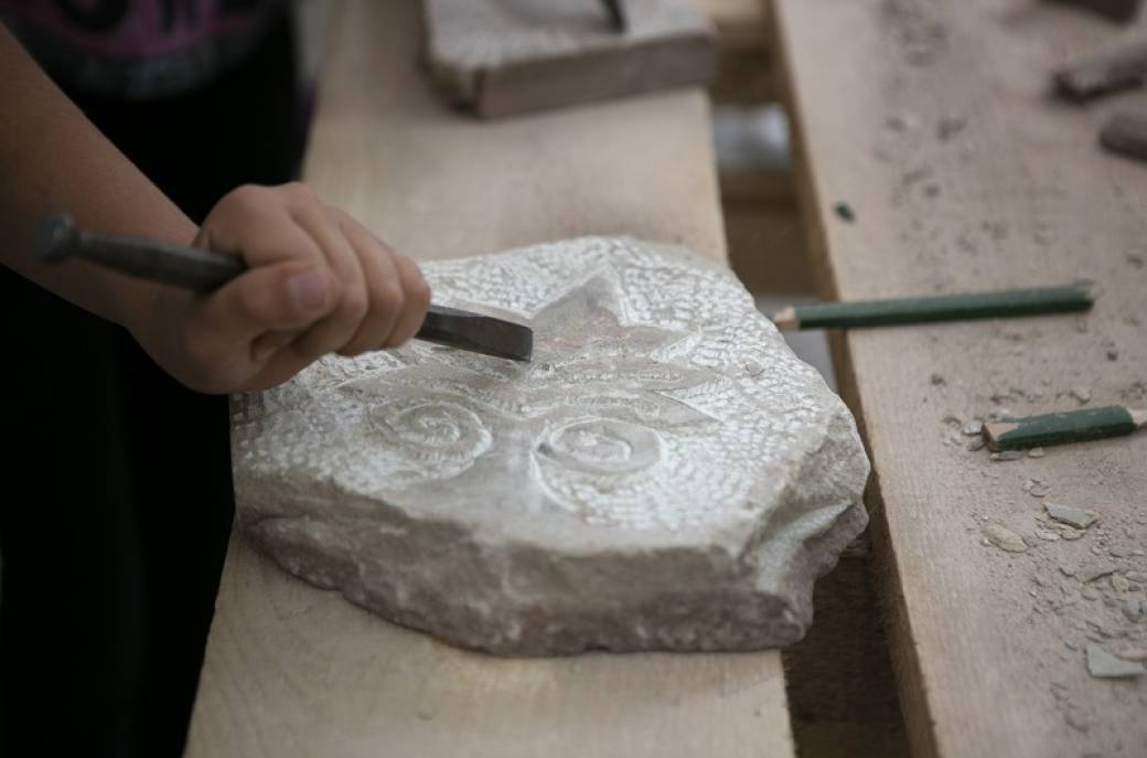 Jour 1 |  ATELIER ARTISTIQUE | Taille de pierre avec La Seigneurie | Andlau