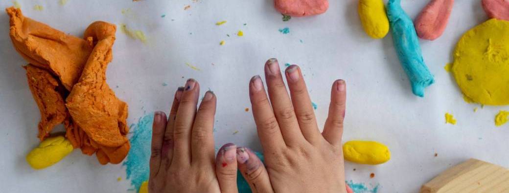 Atelier créatif : pâte à sel colorée 