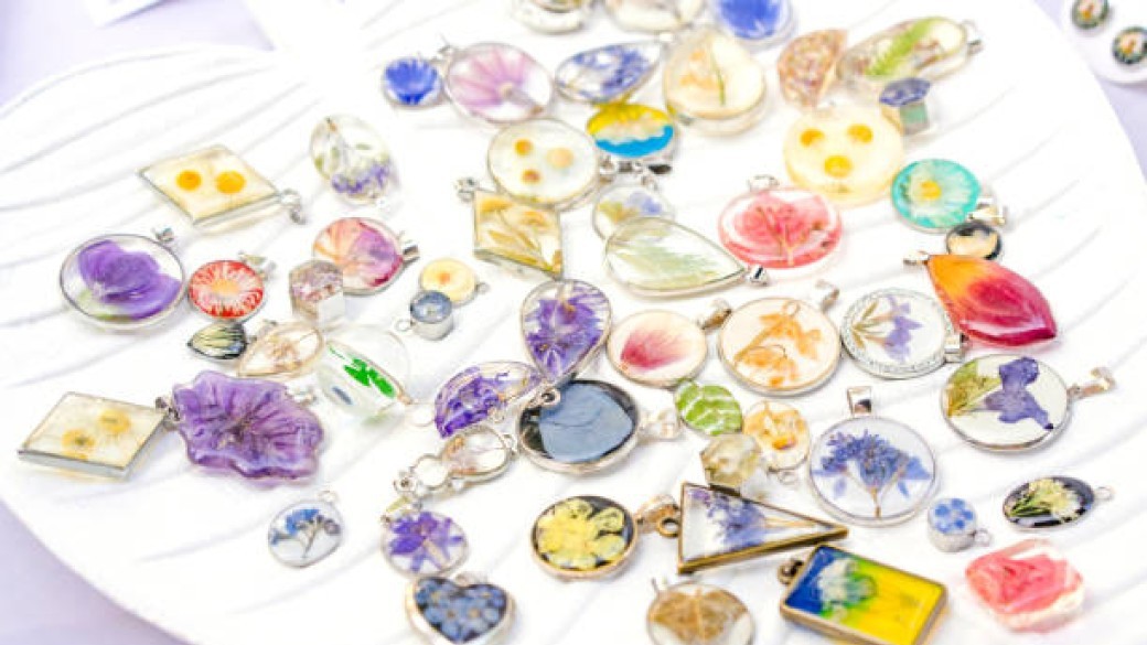 Atelier création d'un bijou en résine