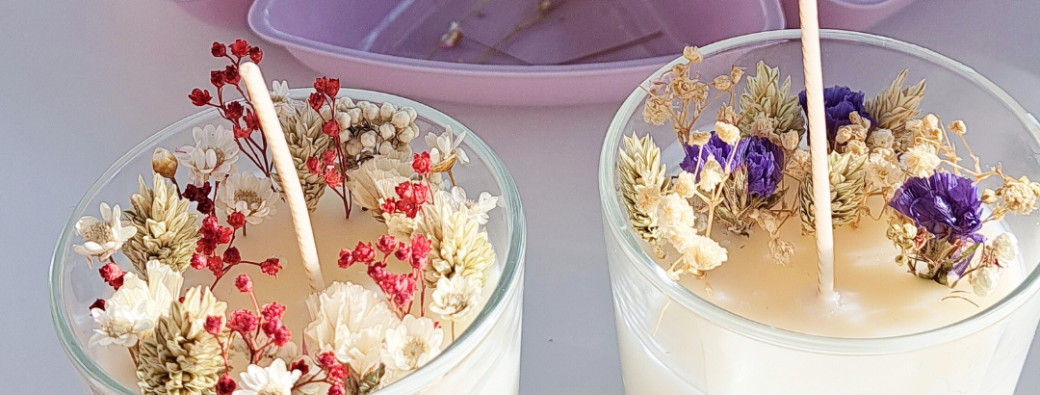 Atelier Création d'une bougie décorée de fleurs séchées