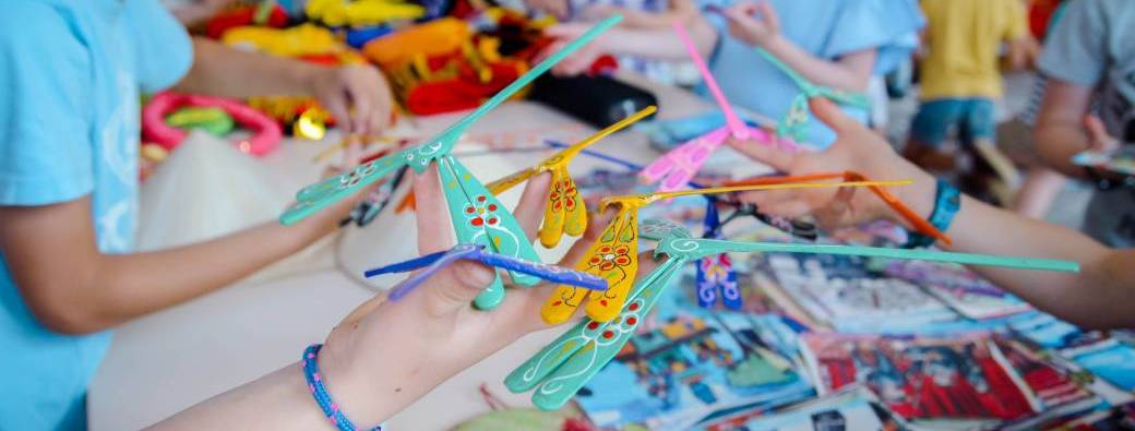 Atelier de décoration de libellules en bambou 