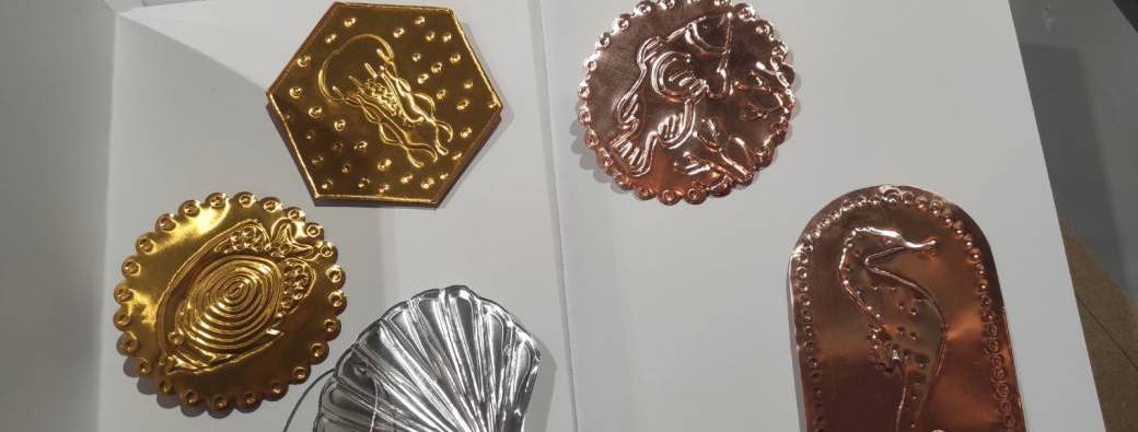 Atelier de métal repoussé