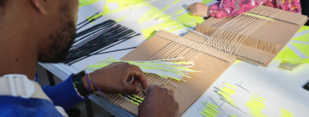 Atelier de tissage upcyclé par Manon Garcia del Barrio