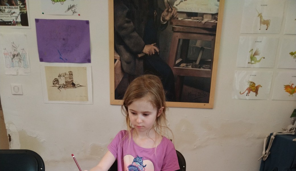 Atelier des vacances pour les enfants de 4-6 ans: Dessin magique