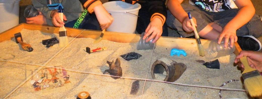 Atelier fouilles archéologiques avec Archéoskol