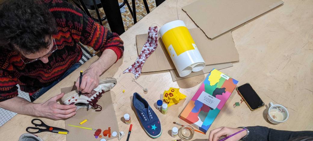 Atelier 15-25 ans : Customisation de sneakers
