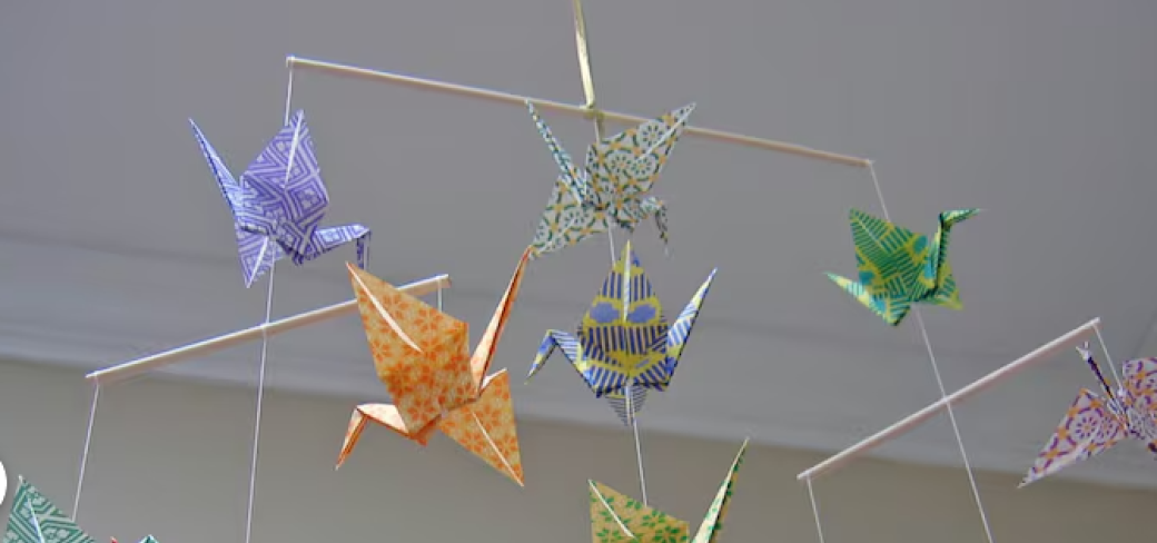 Atelier origami : fabrication d'un mobile en origami
