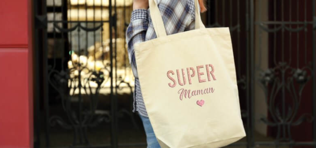 Atelier pochoir sur sac en tissu