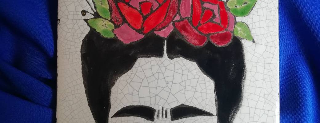 Atelier réalisation d'un azulejos "Querida Frida" - peinture sur céramique Atelier réalisation d'un azulejos "Querida Frida" - peinture sur céramique