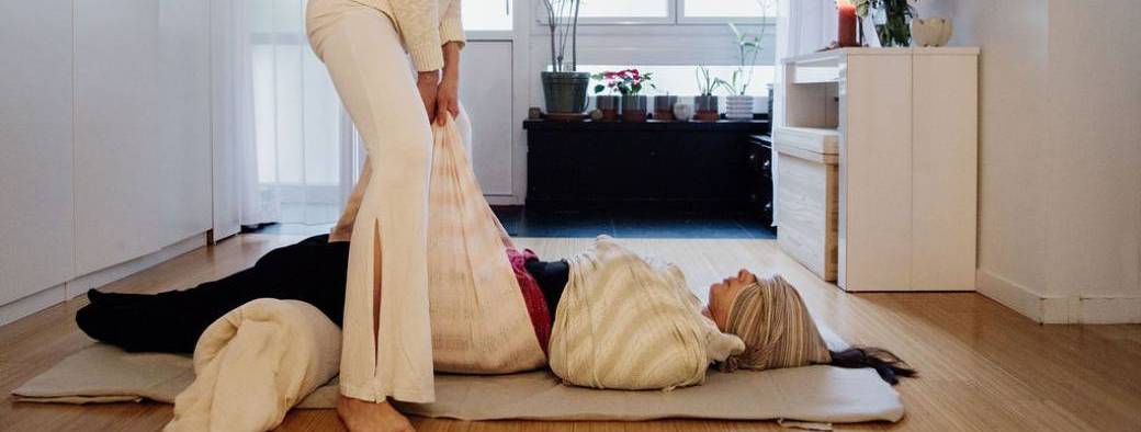 Le Rebozo au service du système nerveux, de la maternité et au-delàs  --  avec Adriana et Marisa
