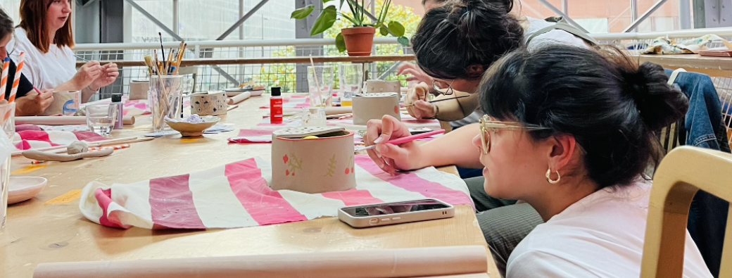 Atelier peinture sur céramique à AMA café & OHM TOWN