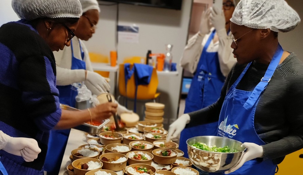 Ateliers reconditionnement et distributions repas étudiants - La Cuisine des Gones