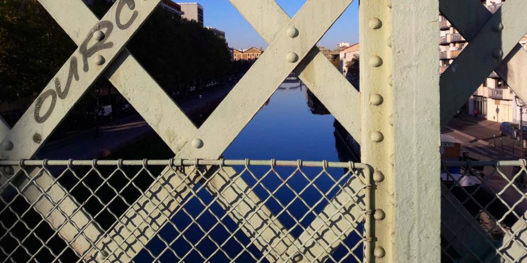 Au bord du canal de l'Ourcq, du pont de Crimée aux Grands moulins
