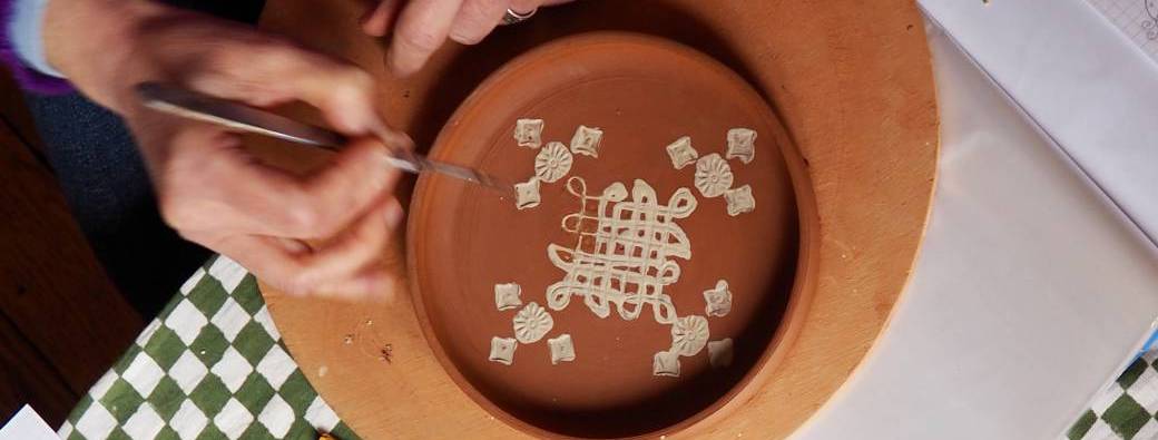 Ayurveda & céramique - Initiation à l’Ayurveda . Décor au motif kolam 