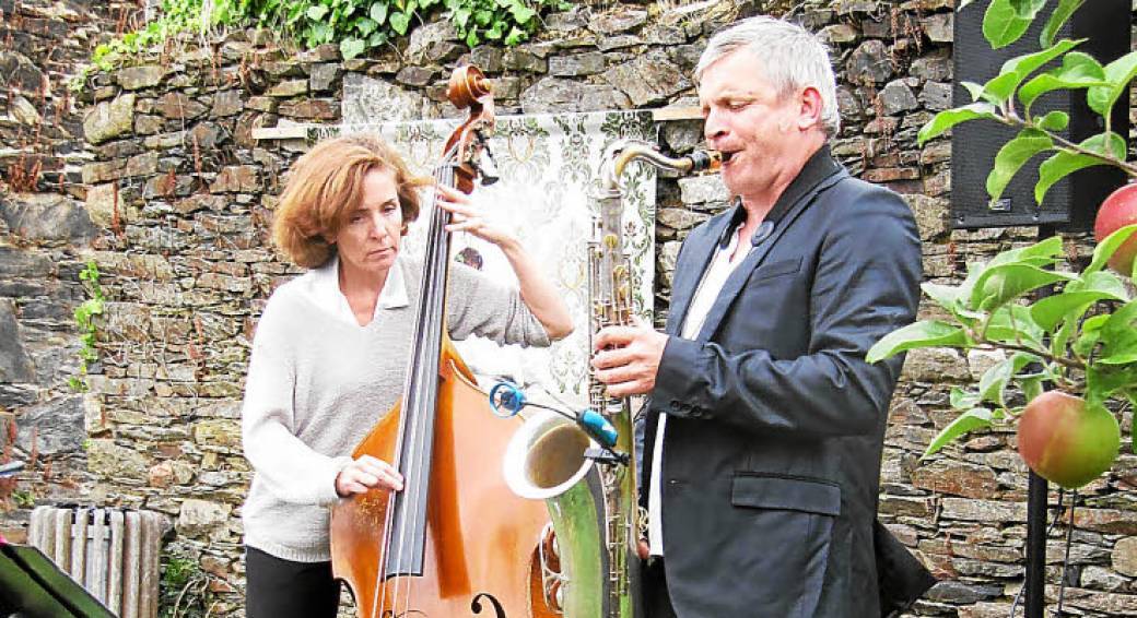 B2S bass sax & sun