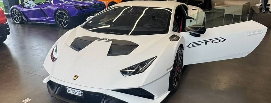 B37 : Lamborghini Huracan STO 640ch blanche (1 passager)