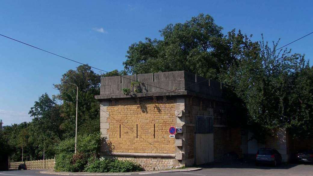 Le long des remparts de Lyon