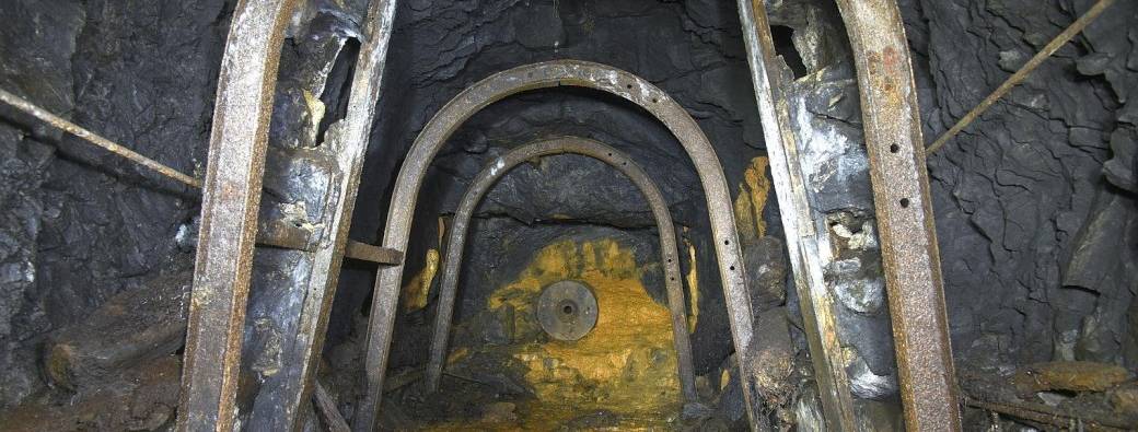 CID - Balades de Filip : Atelier de B. Robbe et tunnel des charbonnages du Grand Trait et du Crachet