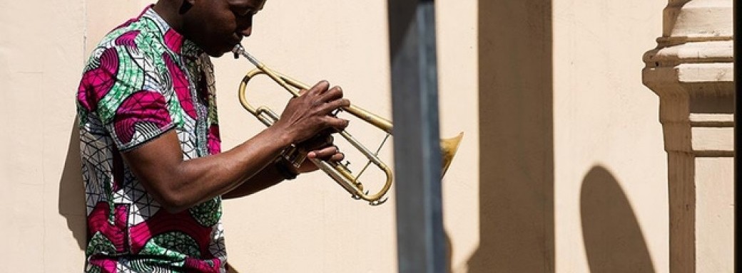 Bar Mundial avec/met 'Daniel Dzidzonu' (afrobeat/afrojazz) Bar Mundial avec/met 'Daniel Dzidzonu' (afrobeat/afrojazz)