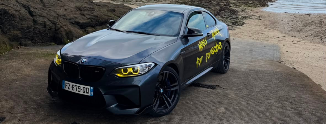 BMW M2 F87 "Need Money for Porsche" (3 passagers maxi/baptême)