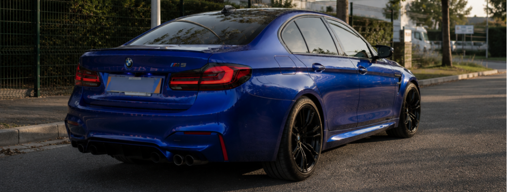 BMW M5 F90 Bleu métal (2 passagers maxi/baptême)