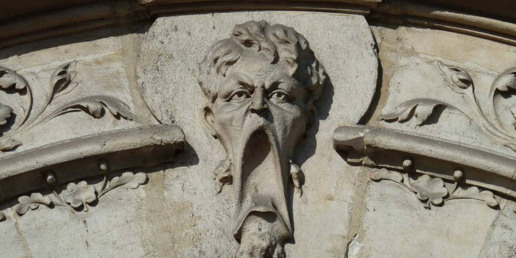 Cariatides, atlantes et mascarons de Paris