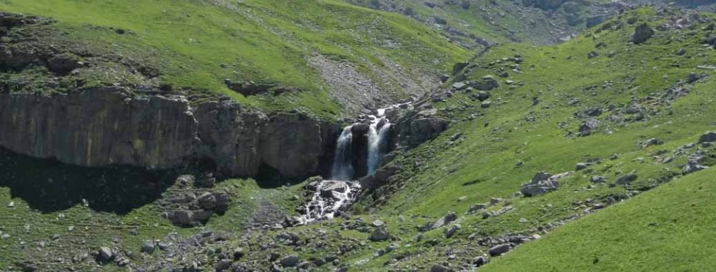 Cascade et Alpages fleuris en Tinée 2 niveaux