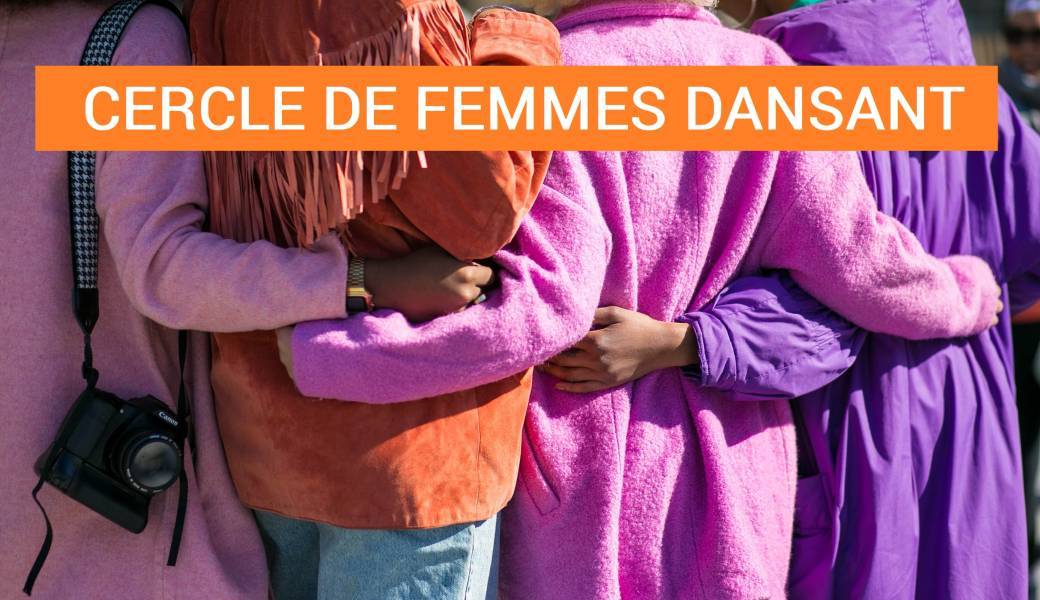 Cercle de femmes dansant