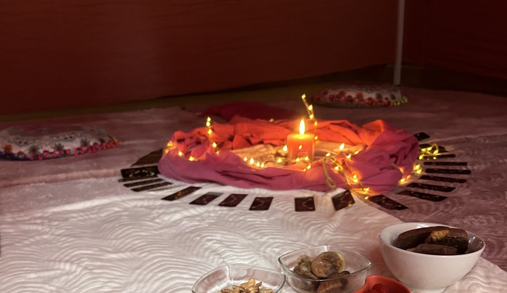 CERCLE DE JEUNES FILLES-TENTE ROSE