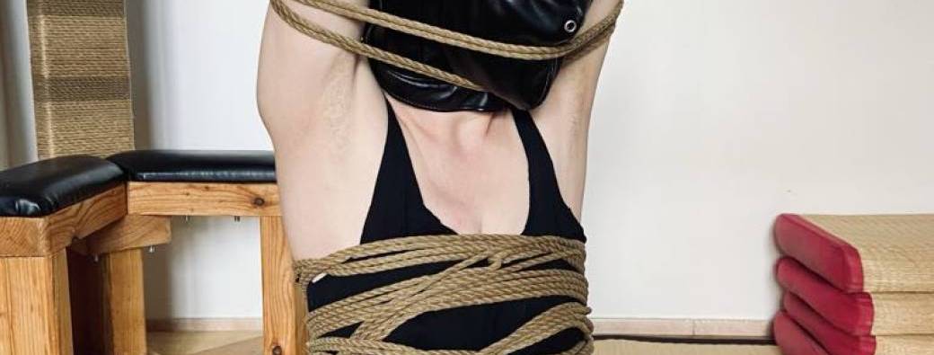 Cours de shibari chez Benoît : Le breathplay (jouer avec la respiration)