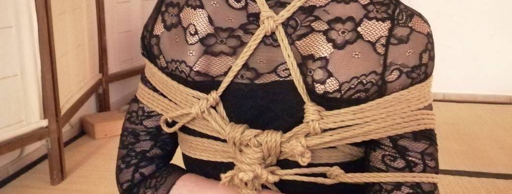 Cours de shibari chez Benoît : TK2 - Des cordes en plus sur le TK