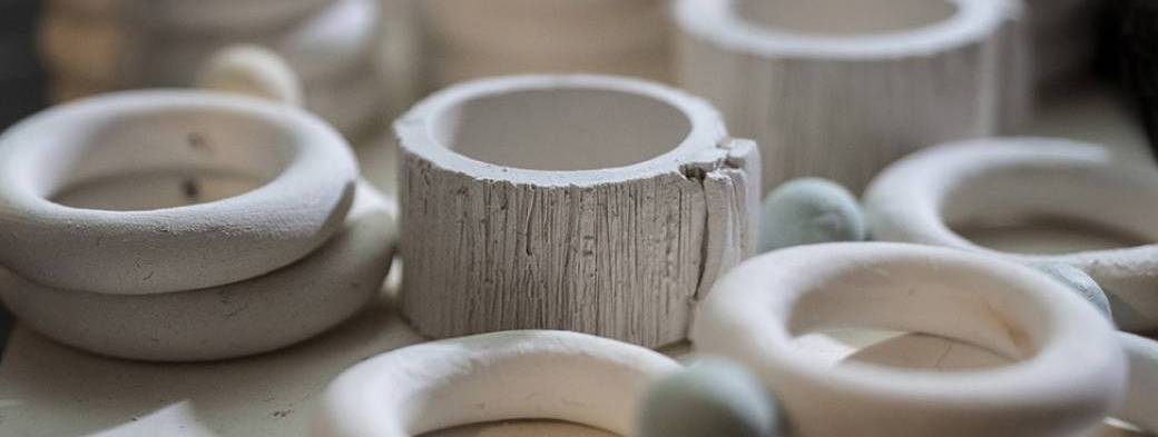 Création de bagues en porcelaine