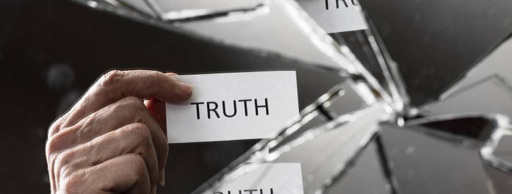 Expertise facing new forms of power and influence