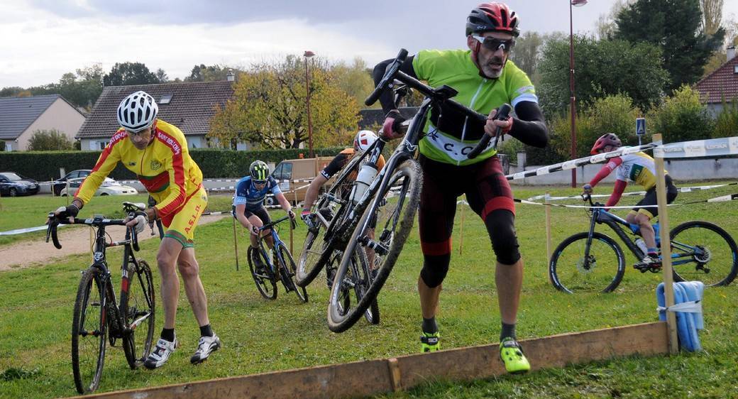 Cyclo-cross à St Germain du Puy Cyclo-cross à St Germain du Puy