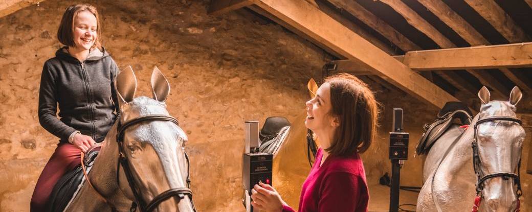 Découvrez l'équitation sur simulateur dans un Chateau
