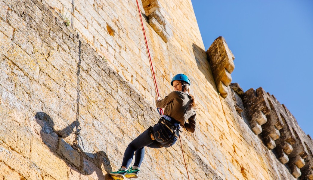 Descente en rappel du donjon du Château de Commarque