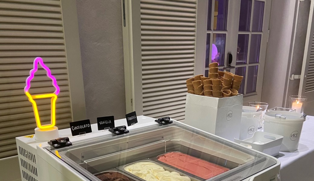 Distribution de glaces // Atrium