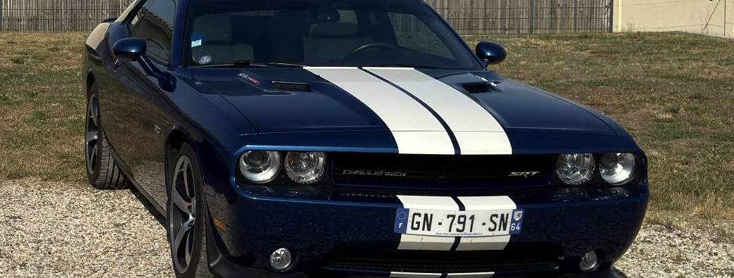 Dodge Challenger Bleu Bandes blanches