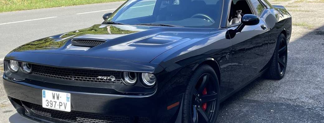 Dodge Challenger HELLCAT noire