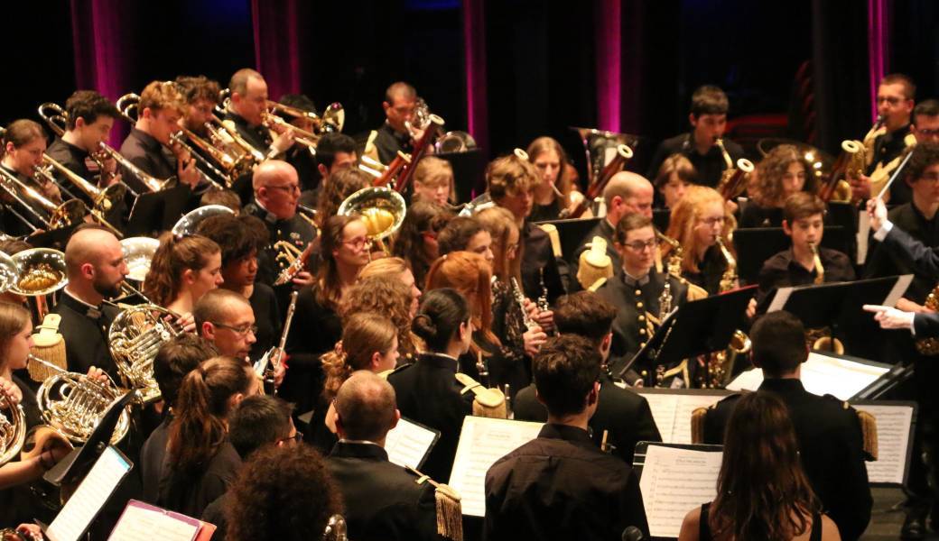 En Harmonie - La classe de direction dirige l’Orchestre d’harmonie de la Musique des Transmissio