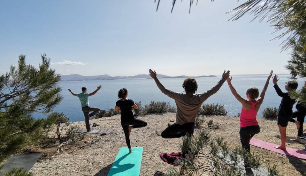 EVJF : Séance de yoga douce et dégustation végane dans les Calanques 