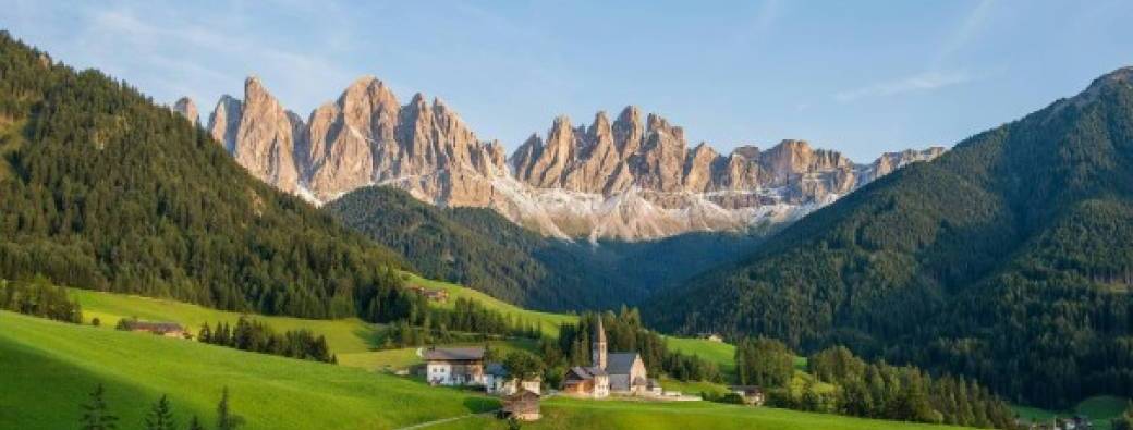 EXPAT UNT - Chase the Sky: Three Days of Soul-Stirring Hikes in the Dolomites