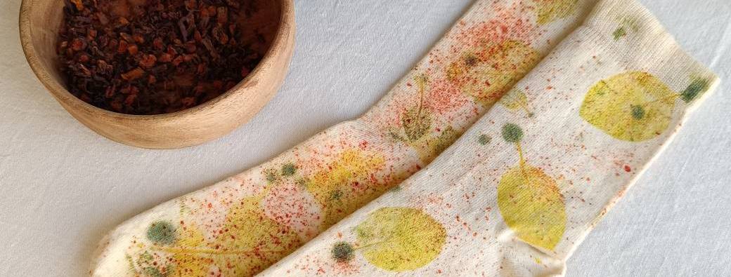 Exploration - Teinture végétale sur chaussettes - Biso Toulouse