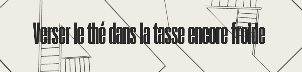 Verser le thé dans la tasse ENCORE froide