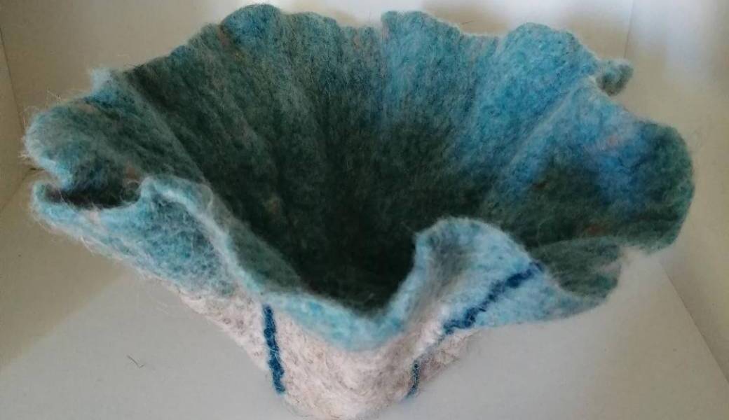 fabrication d'un pot et d'une fleur, découverte du feutre 60 EUROS