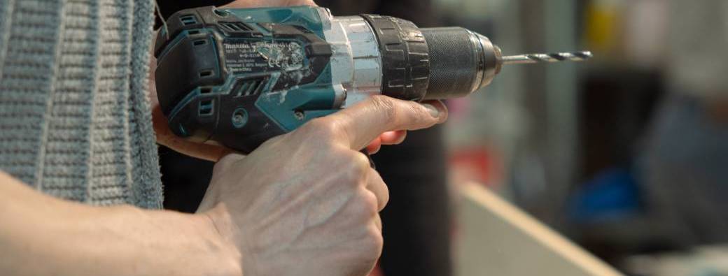 Forage et plâtre: Chevilles et types de murs 